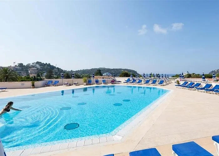 Pool , 150M To Beach, Seaview