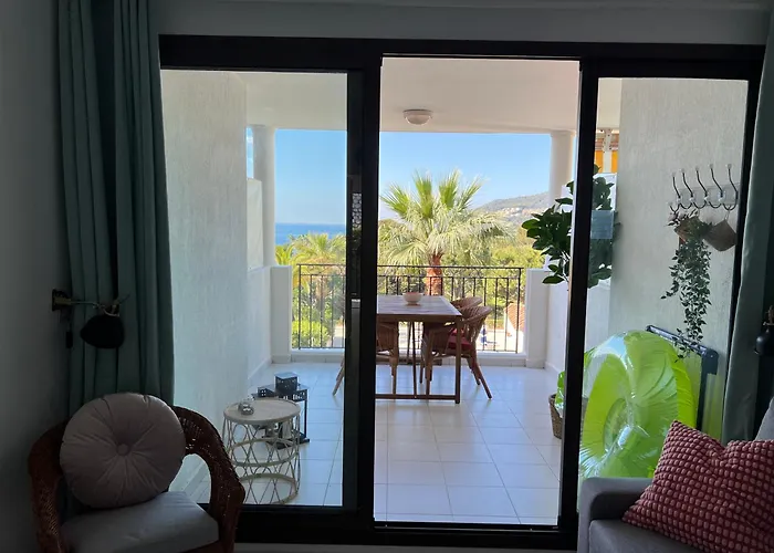 Pool , 150M To Beach, Seaview