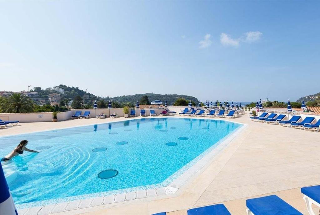 Pool , 150m To Beach, Seaview Apartment