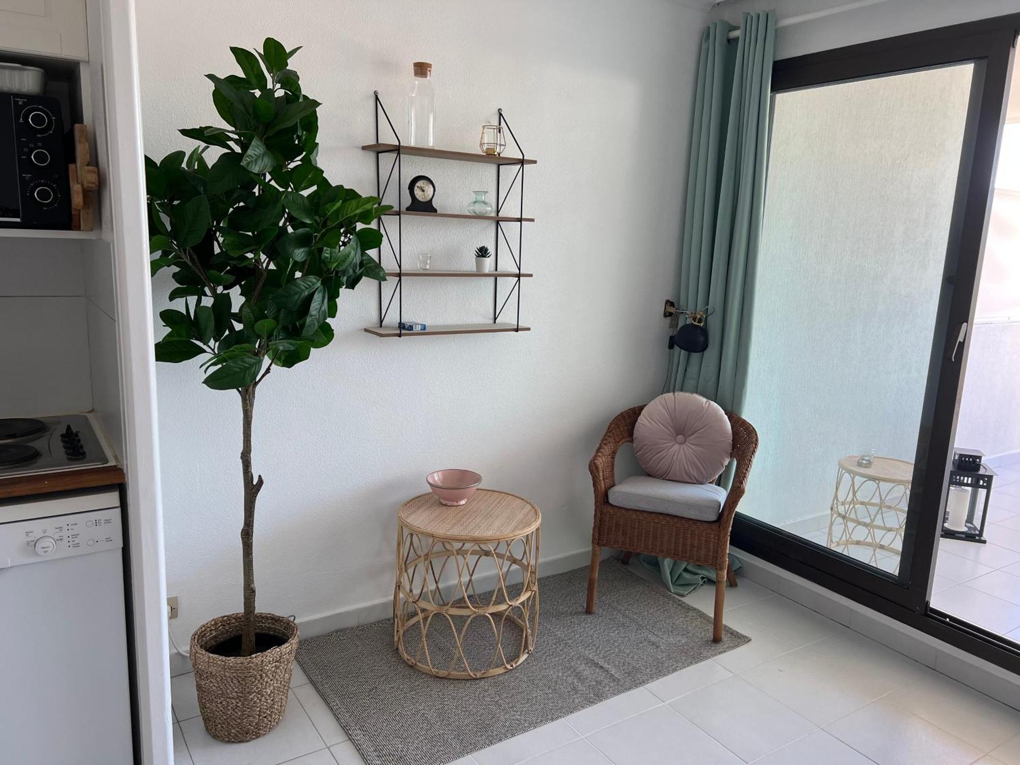 Pool , 150m To Beach, Seaview Apartment *
